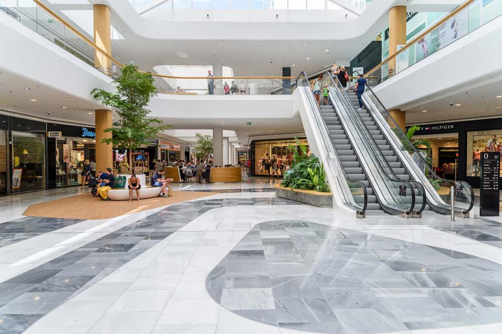 Shopping center maintenance