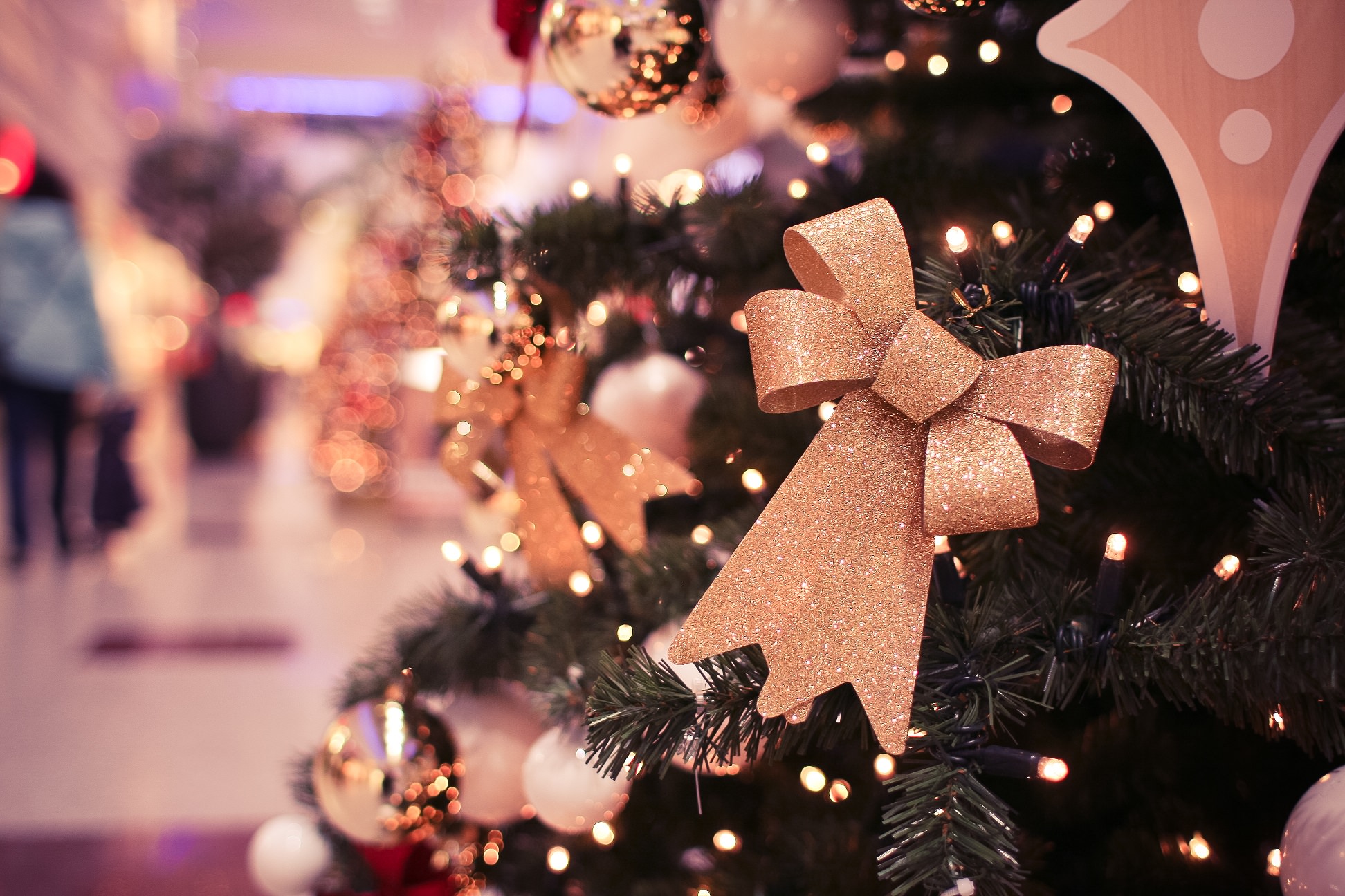 christmas-shopping-picjumbo-com Preparing building for the New Year holidays. Important tips